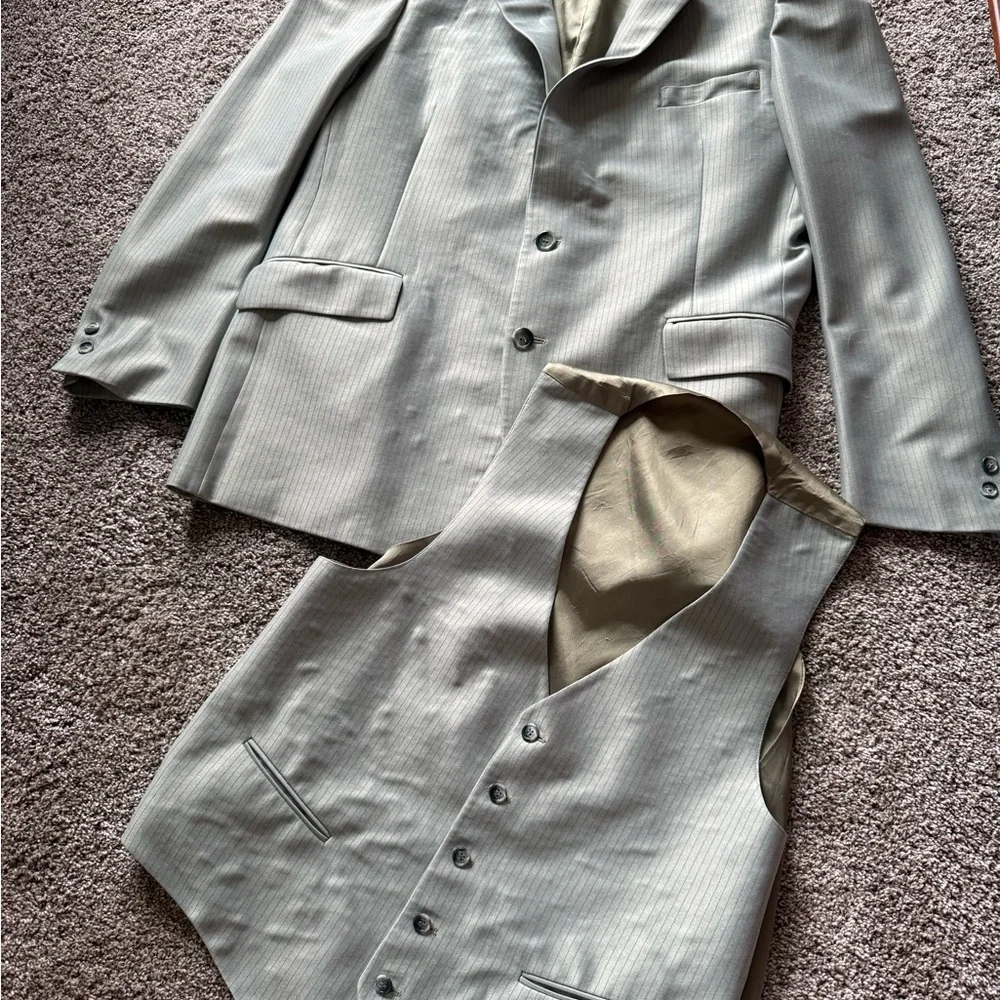 2 pc Mint/light Sage Phoenix made in USA vintage suit and vest-size 46